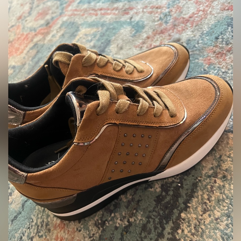 Wedge sneakers